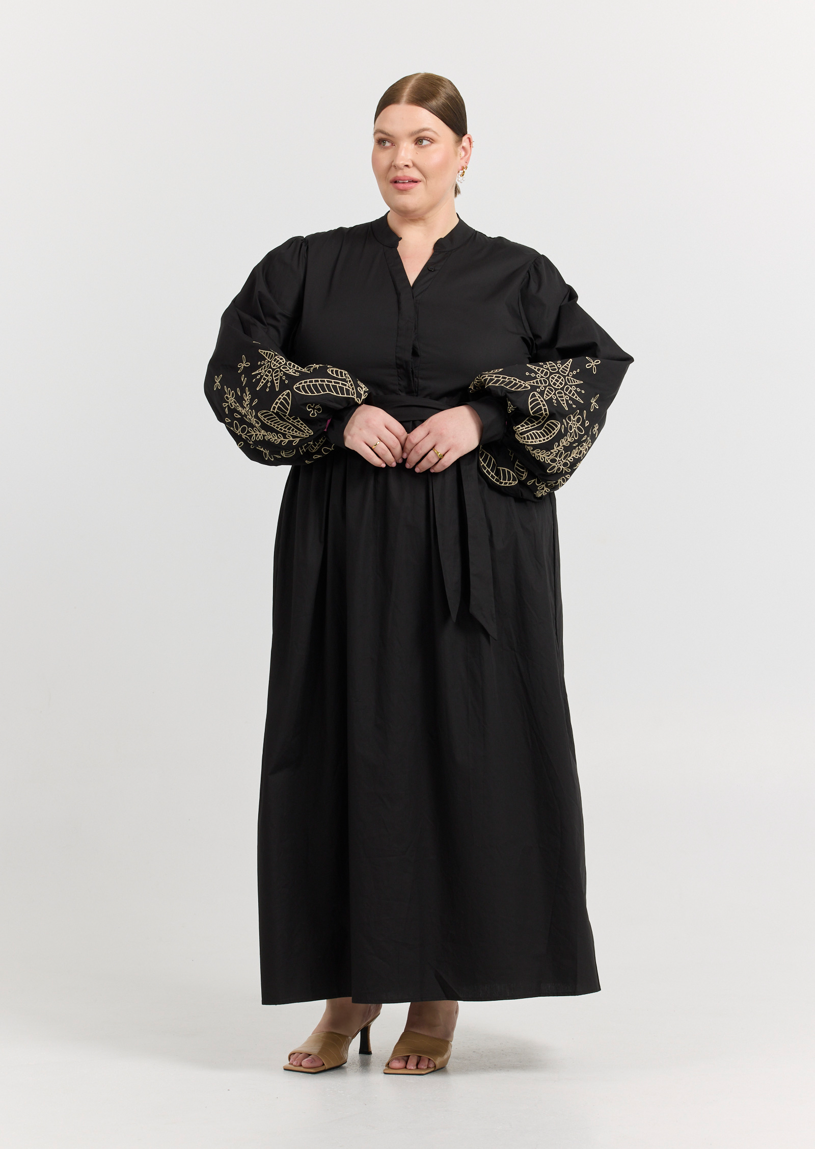 Nicole Emboridery Maxi Dress